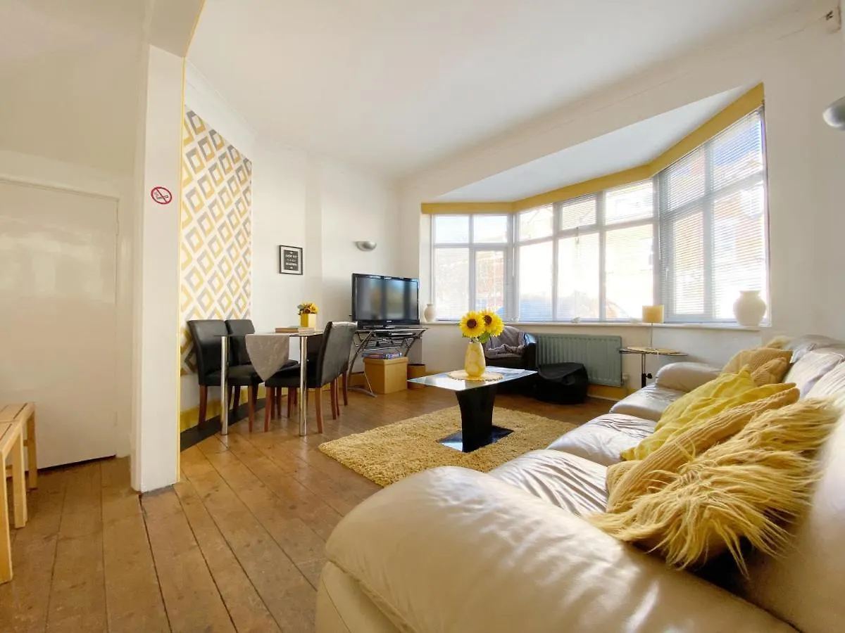 Cosy Old House Free Parking Close To Town & Beach Bournemouth