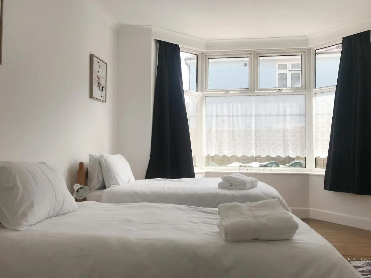 Cosy Old House Free Parking Close To Town & Beach Bournemouth