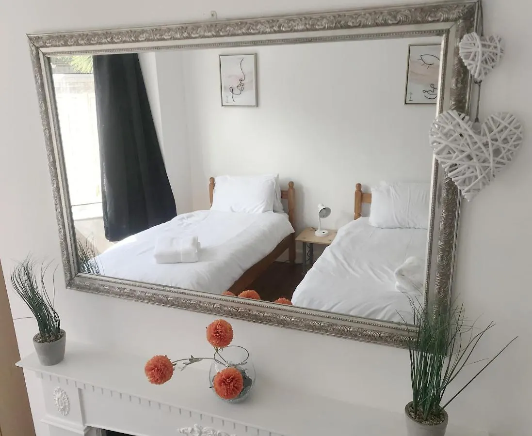 Cosy Old House Free Parking Close To Town & Beach Bournemouth